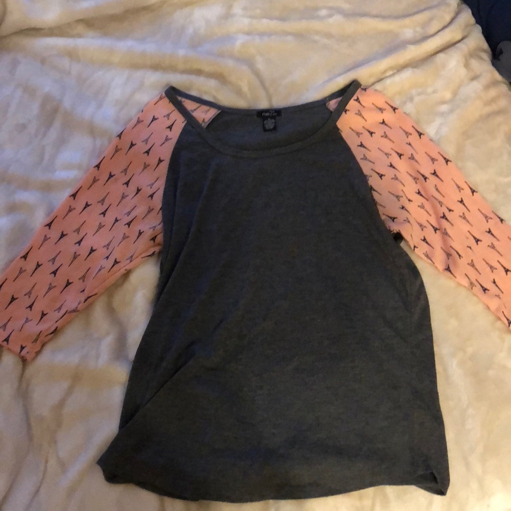 3/4 sleeve gray and pink rue 21 tee.